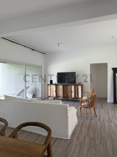 Venta Nueva Casa 4 Amb Con Jardín Y Pileta En Barbarita
