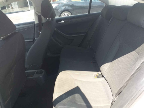 Imagen 10 de 15 de Volkswagen Jetta 2017 4p L4/2.0 Man