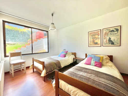 En Venta Encantadora Y Sólida Casa Con Linda Vista, Zapallar