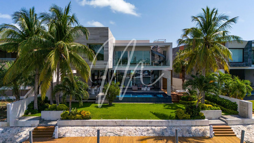 Casa En Venta En Avenida Puerto Cancun