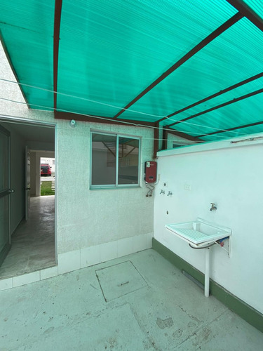 Casa Esquinera En Venta, Pomasqui - Conjunto Habitacional Villa Palermo