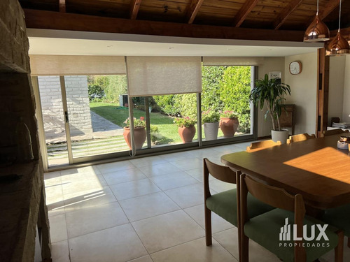 Imagen 29 de 30 de Venta Casa 3 Dormitorios Jardín Piscina Quincho . Av Pellegrini Al 100 Roldán