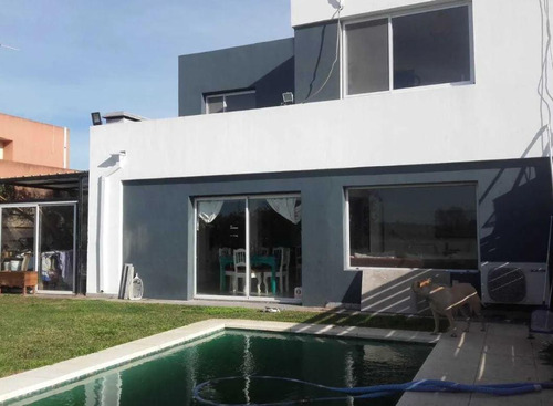 Casa En Venta - 4 Dormitorios 4 Baños - 300mts2 - Casas De Santa María, Tigre