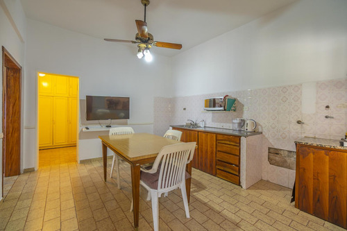 Casa En Venta En Rafael Calzada De 5 Ambientes