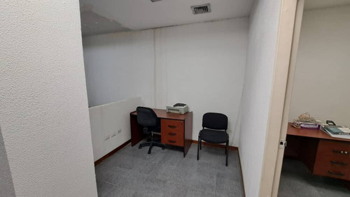 Np Vende Local Comercial Av. Bolivar C.c Guaparo Cod 277074