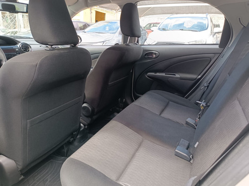 Toyota Etios 1.5 X PLUS 16V FLEX 4P AUTOMÁTICO