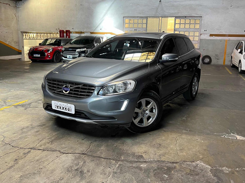 Volvo XC60 2.5 T5 Momentum