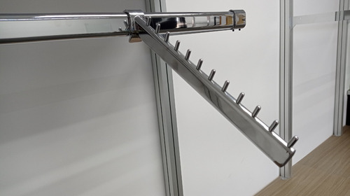 Imagen 3 de 3 de Accesorio Para Tiendas De Ropa Cromado