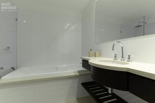 Apartamento En Alquiler Torrelobos, Punta Del Este, Playa Brava.