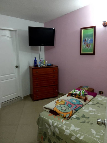 Imagen 8 de 12 de Casa Urbanización Colinas De Las Rosas, Guatire.