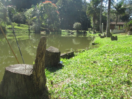 Lindo Sitio Com Belo Lago E Piscina...