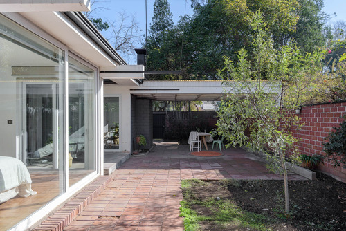 Casa Renovada Y Gran Terreno En Ñuñoa