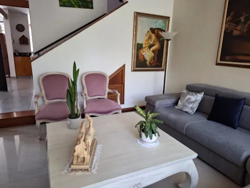 Vendo Amplia Casa 255 Mts En El Poblado Cola Del Zorro