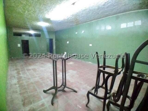 Francisco Rojas Norscia Alquila, Local Comercial En Pleno Centro De Barquisimeto A Pie De Calle En Zona Repuestera, Ideal Para El Ramo Comercial, 2 4 - 2 7 4 0 0 , Listo Para Operar En La Zona Centro!