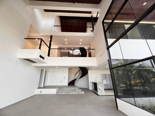 Inmueble De Lujo En La Isla De Margarita, Paraíso I, Pampatar. Casa En Obra Blanca