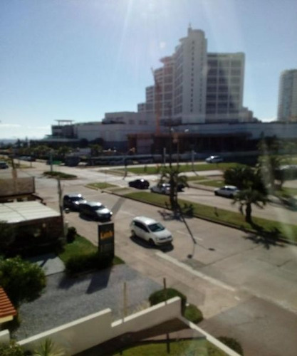 Venta De Apartamento 1 Dormitorio En Playa Mansa