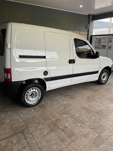 Imagen 7 de 13 de Peugeot Partner 2016 1.6 Hdi Furgon Confort