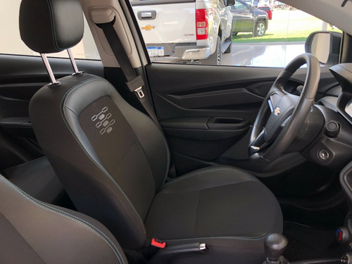 Imagen 4 de 15 de Chevrolet Onix Plus 1.4 Joy Black Mt 4p