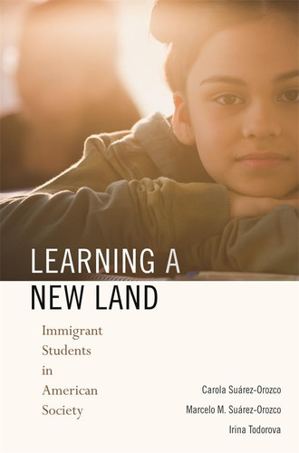 Libro:  Learning A New Land: Students In American Society