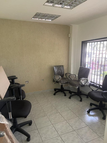 Imagen 7 de 11 de Oficina En Alquiler, Frente Plaza Bolivar De Naguanagua. C.c. El Hatillo. Nereida Rosales