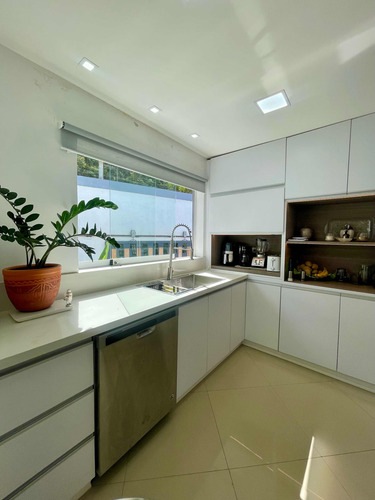 En Venta Moderna Y Lujosa Casa Ubicada En La Urb Avp Colinas De Carrizal. Rz