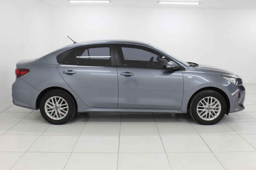 Imagen 6 de 15 de Kia Kia Rio Sedan 2019 4 Cilindros