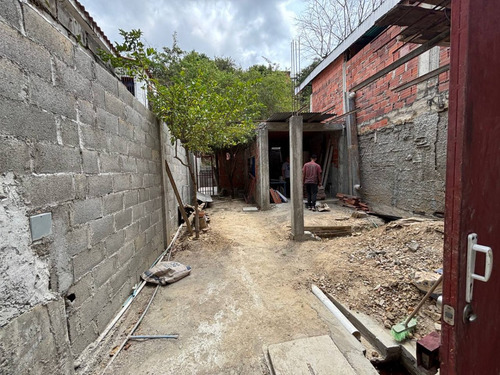 Ji 25-18345. En Venta Terreno De 240m2 Con Bienhechurías, Ubicado En Guatire.