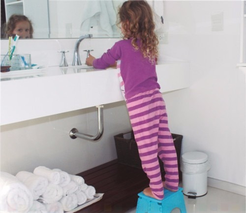 Imagen 3 de 7 de Banquito Step Plegable Multiuso Baby Innovation Creciendo