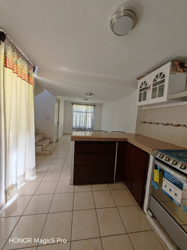 Casa Remodelada, 2 Recamaras, 2 Estacionamientos, Ixtapaluca