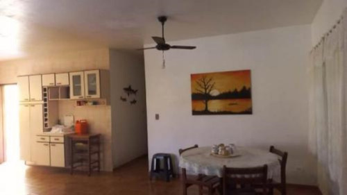 Imagem 11 de 18 de Casa No Bairro Grandesp, Em Itanhaém, Litoral Sul De São Paulo, Localizado Lado Praia, Ficando À 800 Metros Do Mar. Imóvel Com 360 M² De Área Total, Sendo 180 M² De Área Construída. Possui Churrasquei