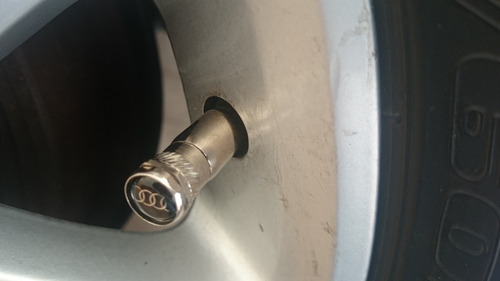 Imagem 2 de 3 de Bico De Válvula Cromado Tampa Antifurto Pneu Audi