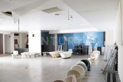 Local Comercial Con Oficinas En Jardines De La Corregidora, Colima