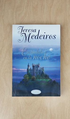 Escandalo En La Noche *** Teresa Medeiros (Usado)
