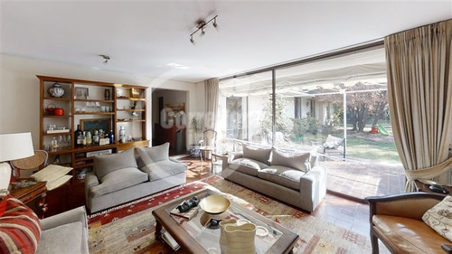 Imagen 6 de 28 de Casa En Venta En Las Condes - Charles Hamilton - 5d Y 4b