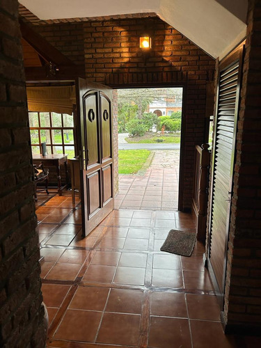 Casa Sobre Golf De Muy Buena Calidad En Excelente Ubicación 2 Lotes