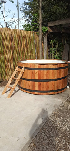 Tina De Madera Jacuzzi Exterior