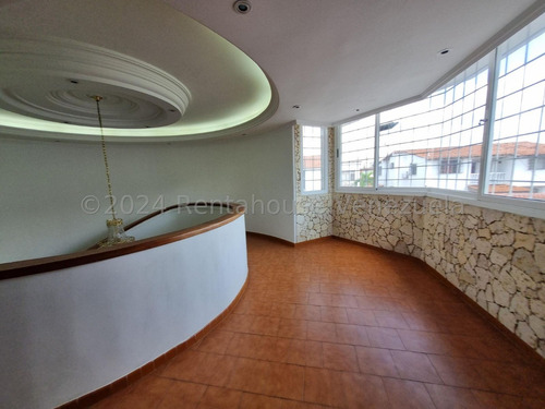 Casa Amplia, En Venta, Ubicada En Club Hipico Las Trinitarias, Barquisimeto, Estado Lara - *me* Inversion Inteligente