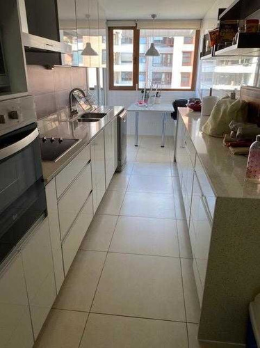 Imagen 14 de 27 de Precioso Departamento En Un Quinto Piso En Venta En Vitacura