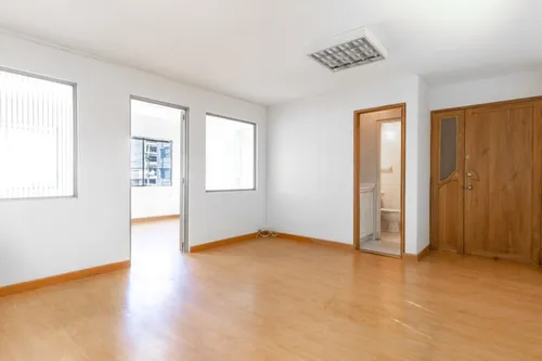 Oficina En Arriendo/venta En El Chicó. Cod V6700