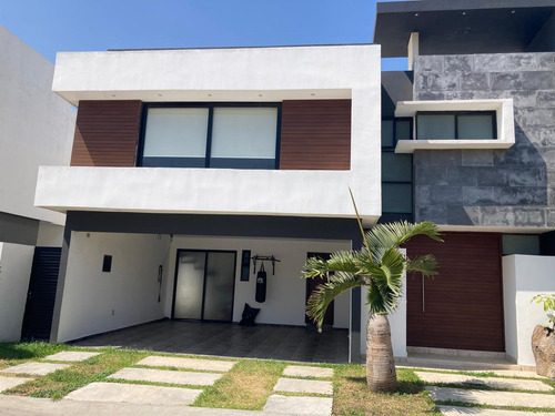 Punta Tiburon, Laguna 4 Casa En Venta 3 Recamaras, Alberca Y Cuarto De Servicio