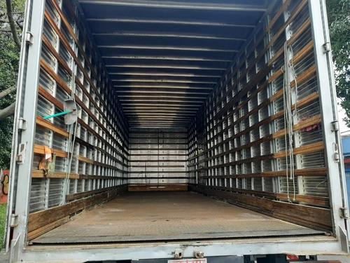 Imagem 6 de 6 de M.benz Atego 2425 6x2 2012/2012 Bau C/ Plataforma Hidraulica