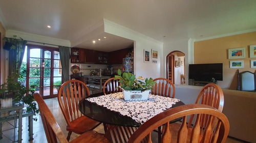Venta - Chalet Cuatro Ambientes Con Garage Y Patio - Viamonte 4390