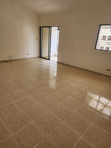 Apartamento 4to Piso En La Praderas