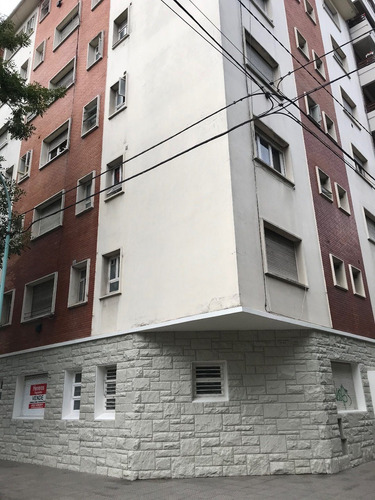 Imagen 2 de 13 de Venta — 1 Ambiente Y Medio Al Frente Reciclado!! Nuevo Valor De Venta!!