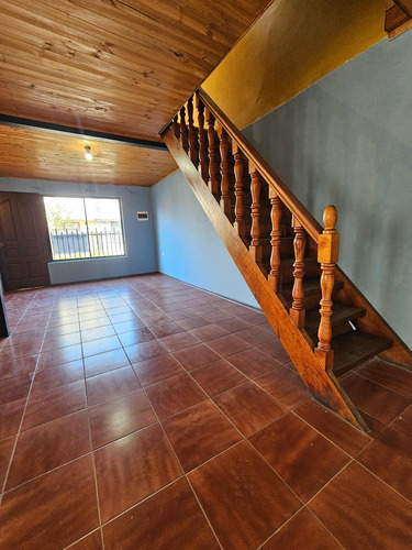 Casa De Dos Pisos Ubicada En Boldo I