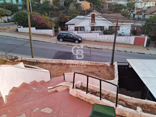 Casa Centro De Quilpué Con Amplios Espacios