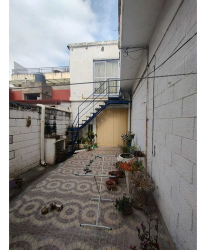 En Venta. Local, Más Depósito Y Departamento. Sobre Av. Cárcano