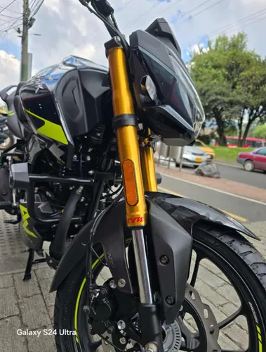 Moto Hero Hunk 2025 Casi Nueva Con Seguro Todo Riesgo