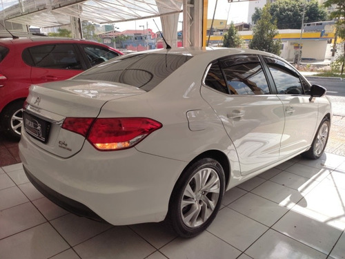 Imagem 2 de 9 de Citroën C4 Lounge 2014 2.0 Tendance Flex Aut. 4p