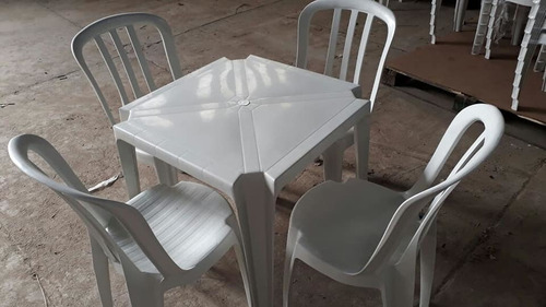 Imagem 1 de 1 de Locação De Mesas E Cadeiras Plastica Branca Somente Zl